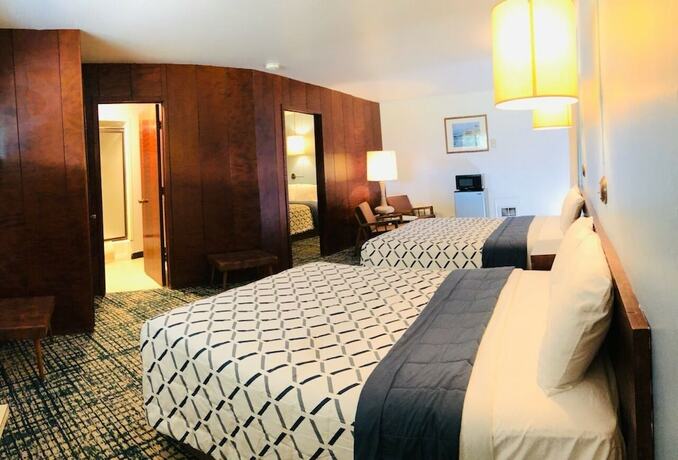 Imagen general del Hotel Curly Redwood Lodge. Foto 9