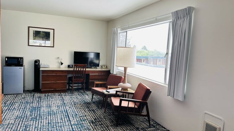 Imagen de la habitación del Hotel Curly Redwood Lodge. Foto 11