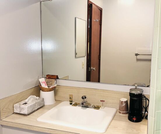 Imagen de la habitación del Hotel Curly Redwood Lodge. Foto 14