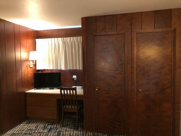 Imagen de la habitación del Hotel Curly Redwood Lodge. Foto 15