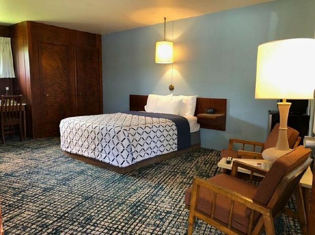 Imagen de la habitación del Hotel Curly Redwood Lodge. Foto 17