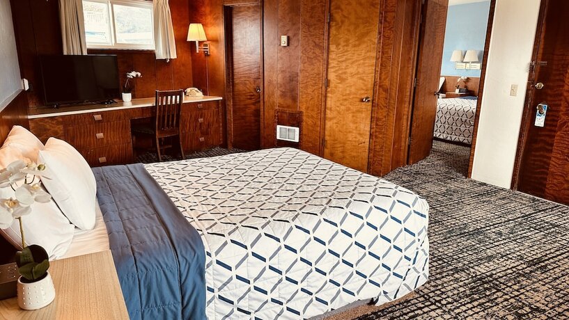 Imagen de la habitación del Hotel Curly Redwood Lodge. Foto 18
