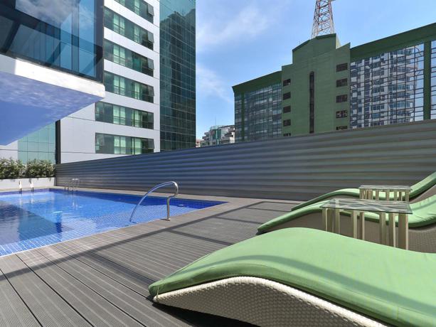 Imagen de la piscina del Hotel Currency Serviced Suites. Foto 19