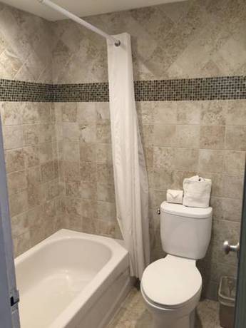 Imagen de la habitación del Hotel Curtis Inn & Suites. Foto 4