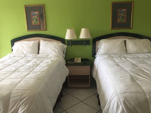 Imagen de la habitación del Hotel Curtis Inn & Suites. Foto 10