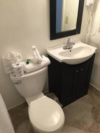 Imagen de la habitación del Hotel Curtis Inn & Suites. Foto 12