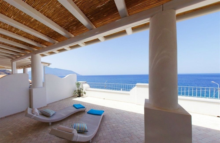 Imagen de los exteriores del Hotel Cutimare. Foto 11