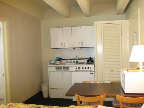 Imagen de la habitación del Hotel Cutty Sark Efficiencies. Foto 3