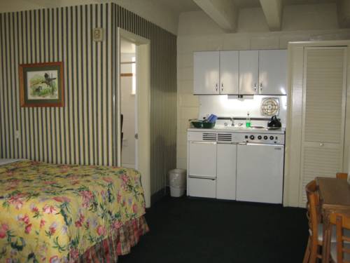 Imagen de la habitación del Hotel Cutty Sark Efficiencies. Foto 4