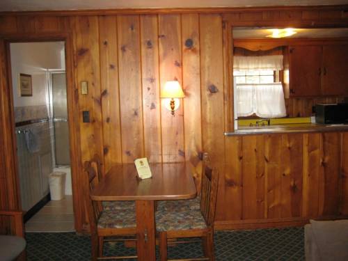 Imagen de la habitación del Hotel Cutty Sark Efficiencies. Foto 8