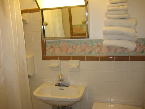 Imagen de la habitación del Hotel Cutty Sark Efficiencies. Foto 13