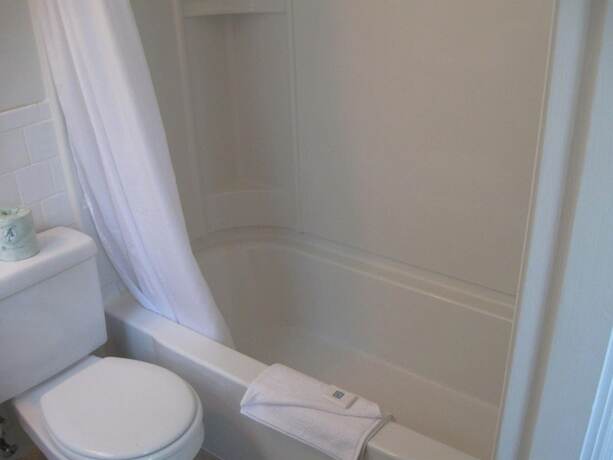 Imagen de la habitación del Hotel Cutty Sark Motor Lodge. Foto 11