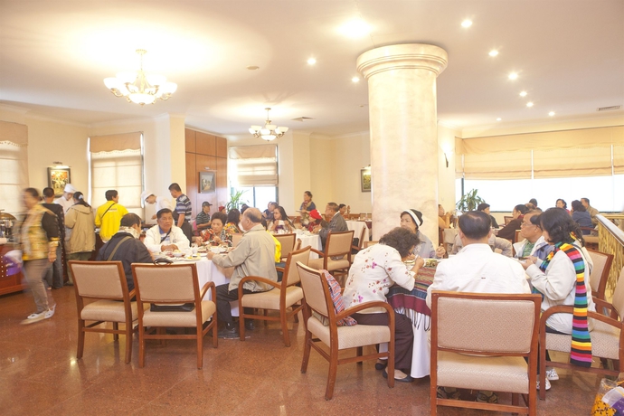 Imagen del bar/restaurante del Hotel Cwd. Foto 4