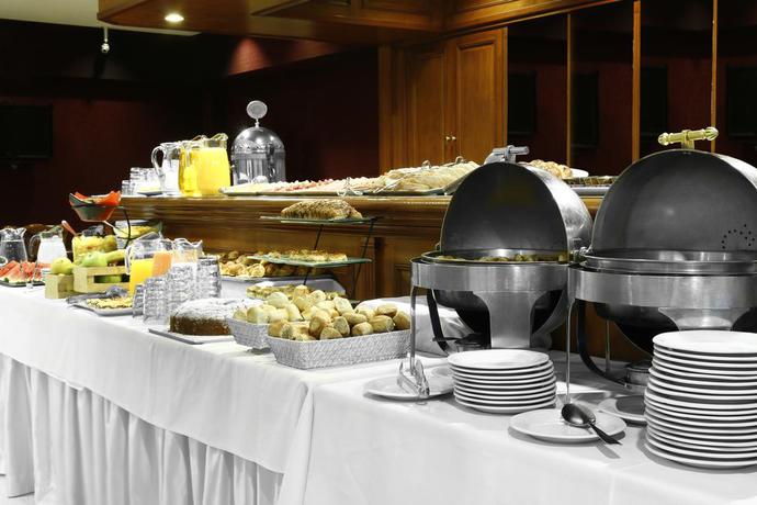 Imagen del bar/restaurante del Hotel Cyan Americas Towers. Foto 6