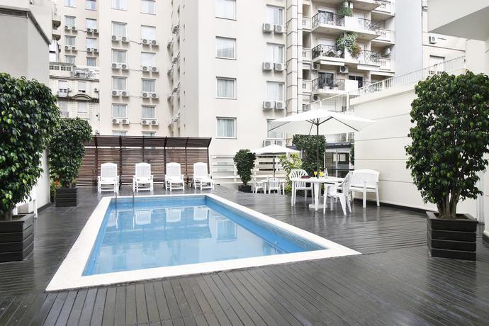 Imagen de la piscina del Hotel Cyan Americas Towers. Foto 15