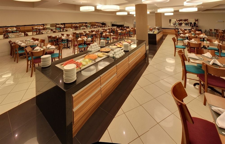 Imagen del bar/restaurante del Hotel Cyan Resort By Atlantica. Foto 4