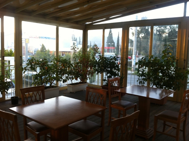 Imagen del bar/restaurante del Hotel Cybele Guest Accommodation. Foto 6