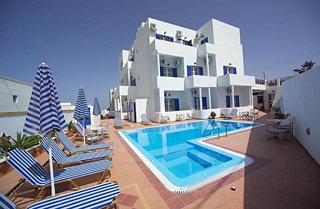 Imagen de la piscina del Hotel Cyclades, Karterados. Foto 7