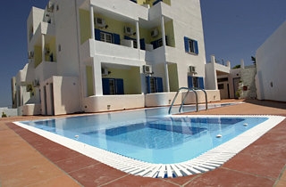 Imagen de la piscina del Hotel Cyclades, Karterados. Foto 8