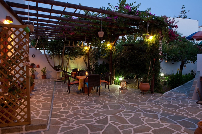 Imagen de los exteriores del Hotel Cyclades, Paros Ciudad. Foto 8