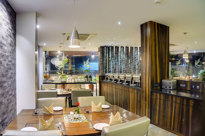 Imagen del bar/restaurante del Hotel Cygnett Inn Celestiial Goa. Foto 3