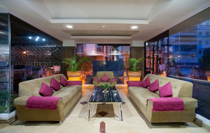 Imagen de los interiores del Hotel Cygnett Inn Guwahati. Foto 19