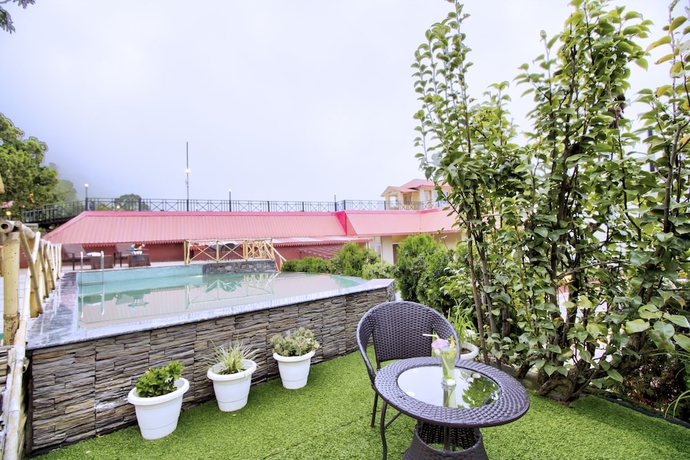 Imagen de la piscina del Hotel Cygnett Resort Mountain Breeze. Foto 15