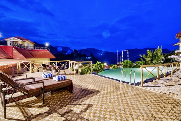 Imagen de la piscina del Hotel Cygnett Resort Mountain Breeze. Foto 19