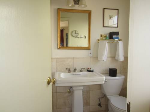 Imagen de la habitación del Hotel Cypress Inn. Foto 5