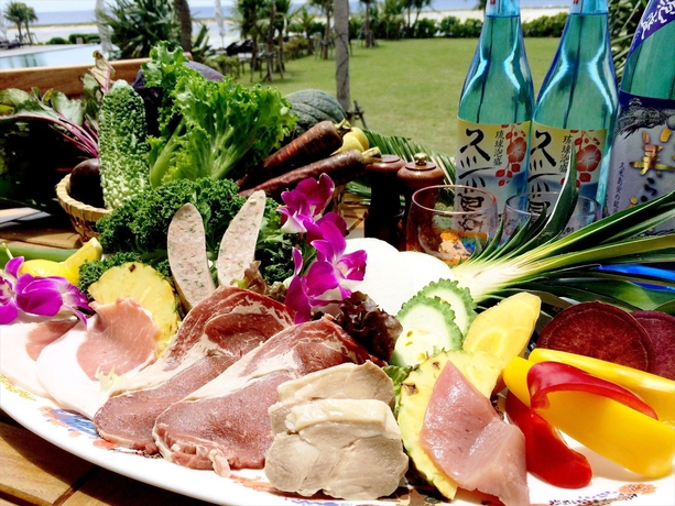 Imagen del bar/restaurante del Hotel Cypress Resort Kumejima. Foto 7