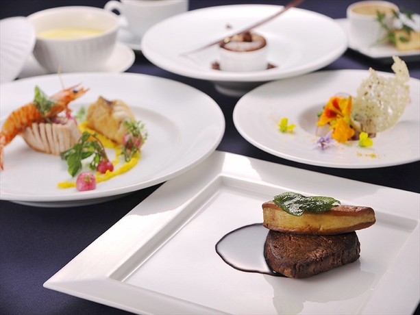 Imagen del bar/restaurante del Hotel Cypress Resort Kumejima. Foto 9