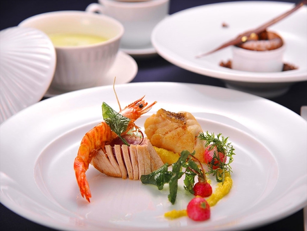 Imagen del bar/restaurante del Hotel Cypress Resort Kumejima. Foto 11