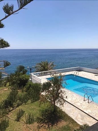 Imagen de la piscina del Hotel Cypriana Apartments. Foto 19