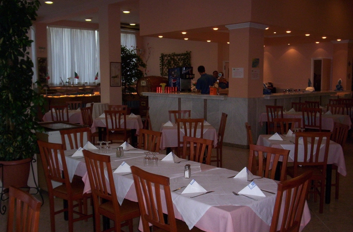 Imagen del bar/restaurante del Hotel Cyprotel Faliraki - All Inclusive. Foto 1