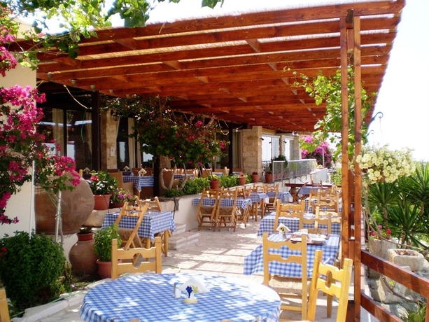 Imagen del bar/restaurante del Hotel Cyprus Villages Traditional Houses Tochni. Foto 2