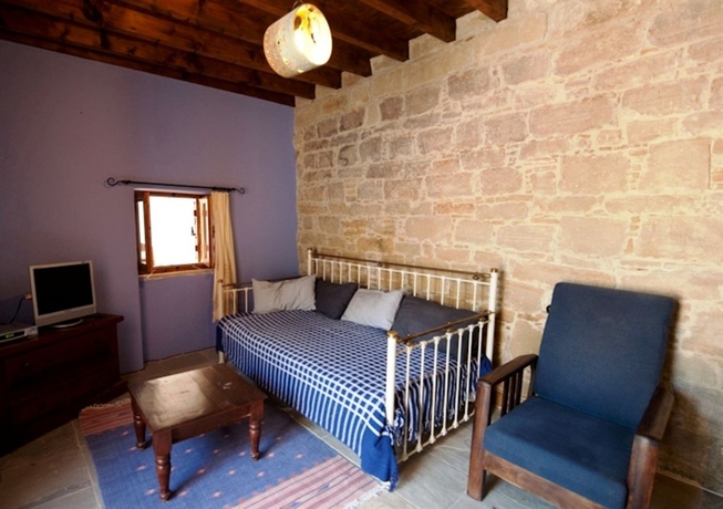 Imagen de los interiores del Hotel Cyprus Villages Traditional Houses Tochni. Foto 6