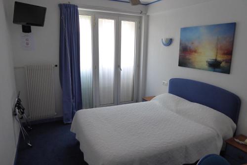 Imagen de la habitación del Hotel Cyrnea. Foto 9