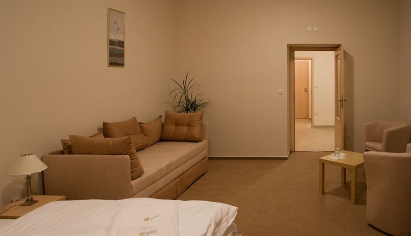 Imagen de la habitación del Hotel Cyro. Foto 8