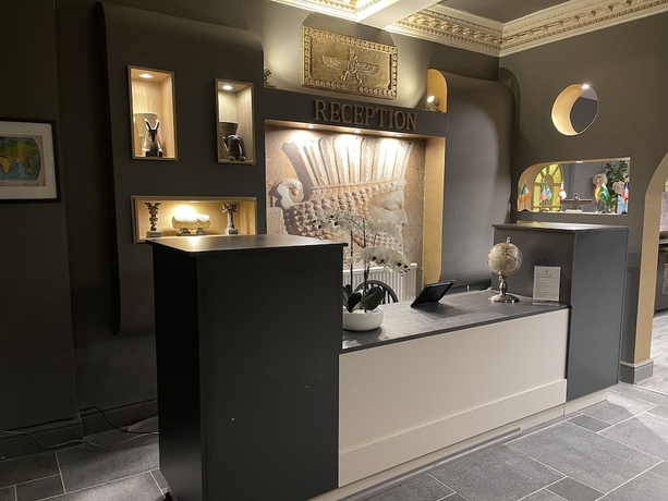 Imagen de los interiores del Hotel Cyrus. Foto 18