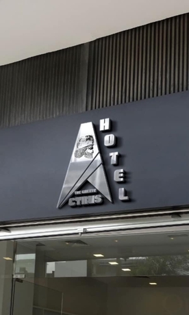 Imagen de los interiores del Hotel Cyrus. Foto 19