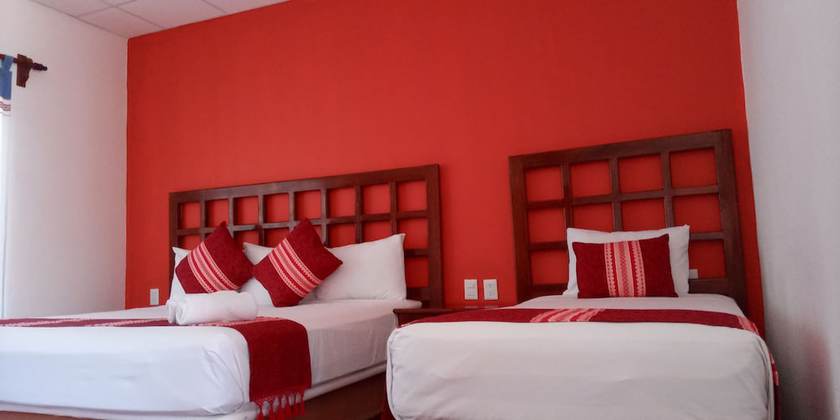 Imagen de la habitación del Hotel D Abril. Foto 9