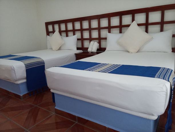 Imagen de la habitación del Hotel D Abril. Foto 13
