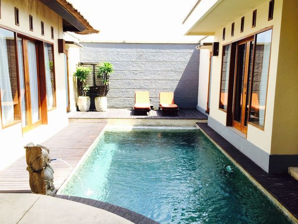 Imagen de la piscina del Hotel D' Alang Alang Villas. Foto 18