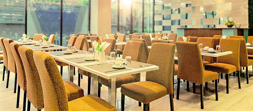 Imagen del bar/restaurante del Hotel D Day Resotel Pattaya. Foto 2