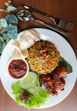 Imagen del bar/restaurante del Hotel D Elegance Grand Bandar Seri Alam. Foto 14