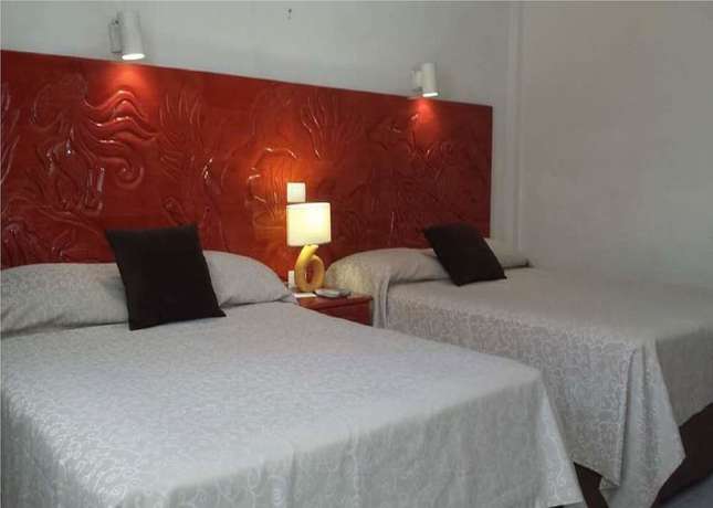 Imagen de la habitación del Hotel D Gomar. Foto 13