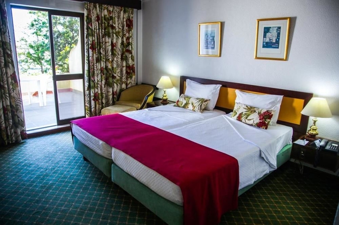 Imagen de los exteriores del Hotel D. Luís. Foto 14