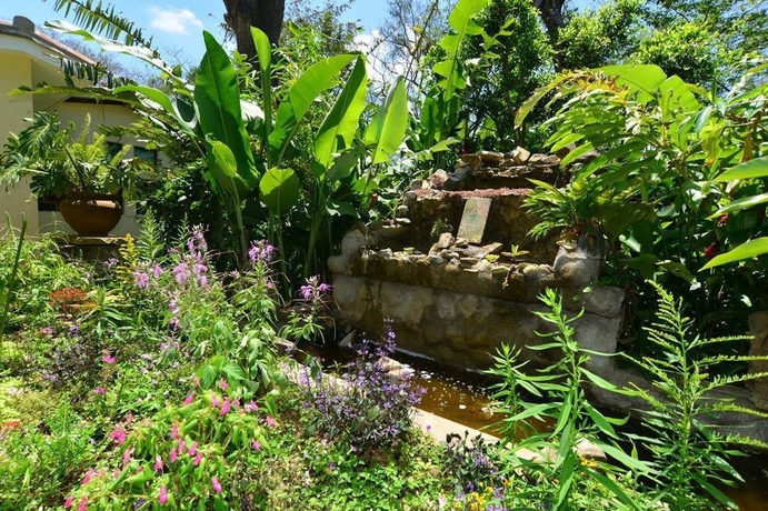 Imagen de los exteriores del Hotel D' Santos Boutique. Foto 10