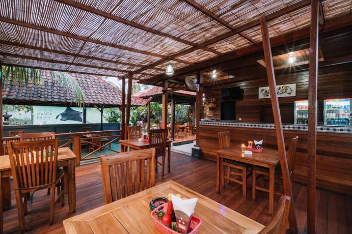 Imagen del bar/restaurante del Hotel D and B Bungalow's By Dewizz Management. Foto 1