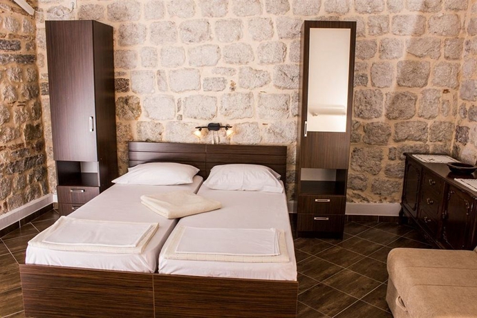 Imagen de la habitación del Hotel D and Sons Apartments. Foto 3